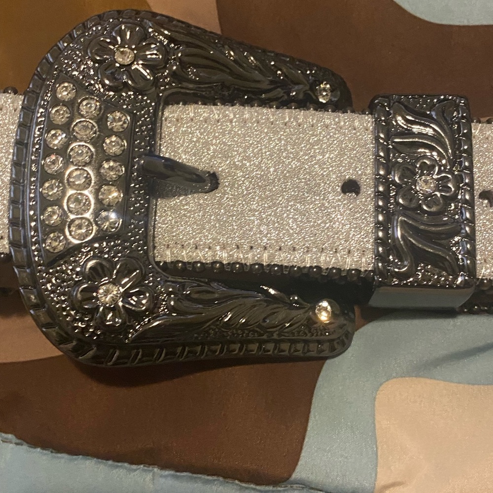 B.B Simon Men’s Belt.   Only wore once paid $325.00.  Selling for $300obo